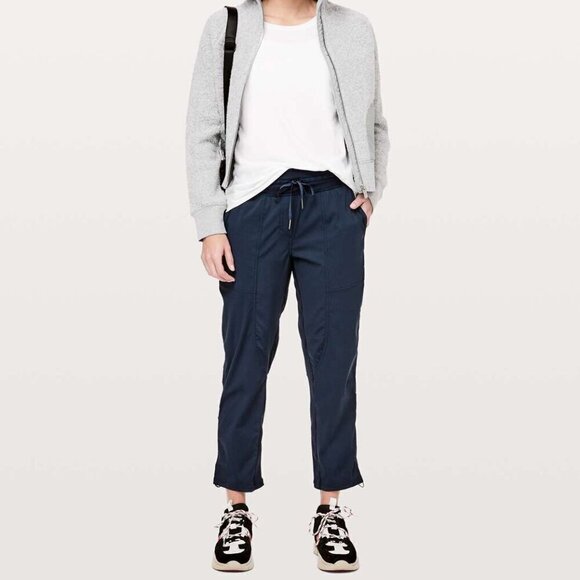 Lululemon Dance Studio Crop 25" Size 4 True Navy - Picture 1 of 16